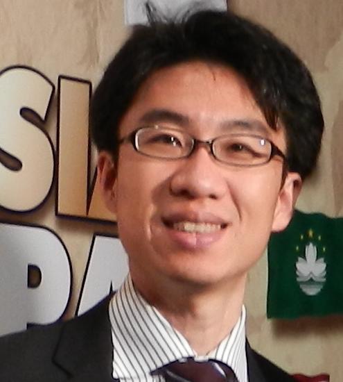 王 磊 氏